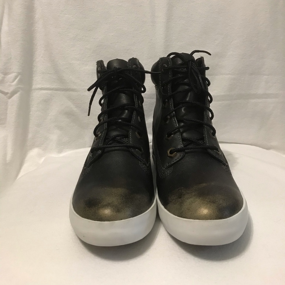 Timberland Women’s sneaker boots, Size 6